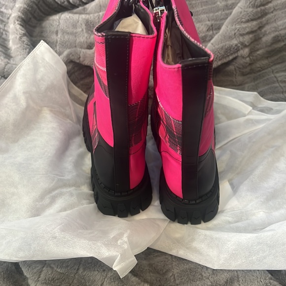 Dolls kill scream and shout boots - Picture 5 of 14